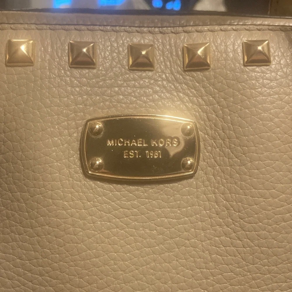 Genuine Micheal Kors Sandrine Large  Leather  Satchel Studded Cream Handbag - Picture 3 of 15